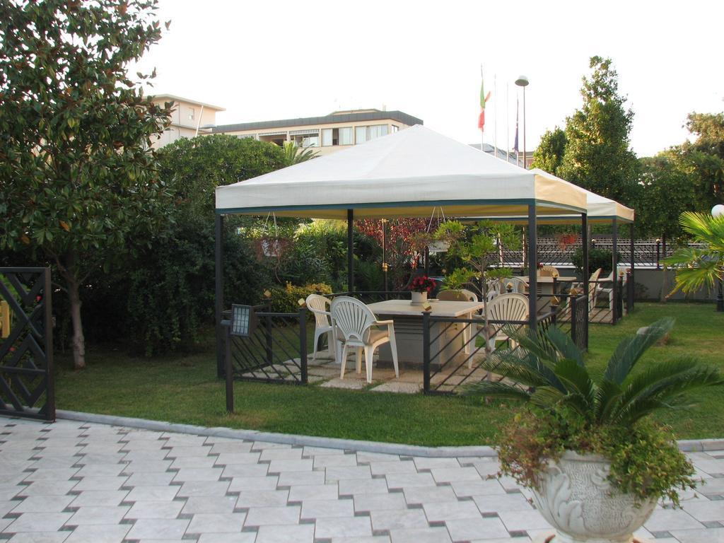 Hotel Smeraldo Lido di Camaiore Kültér fotó