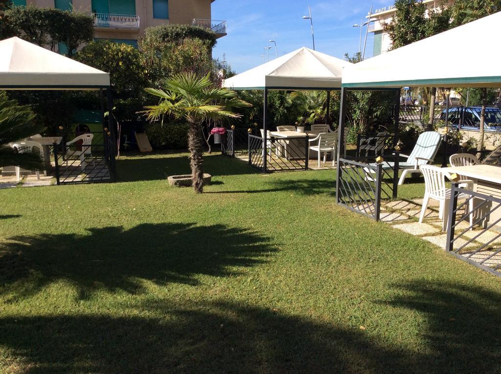 Hotel Smeraldo Lido di Camaiore Kültér fotó